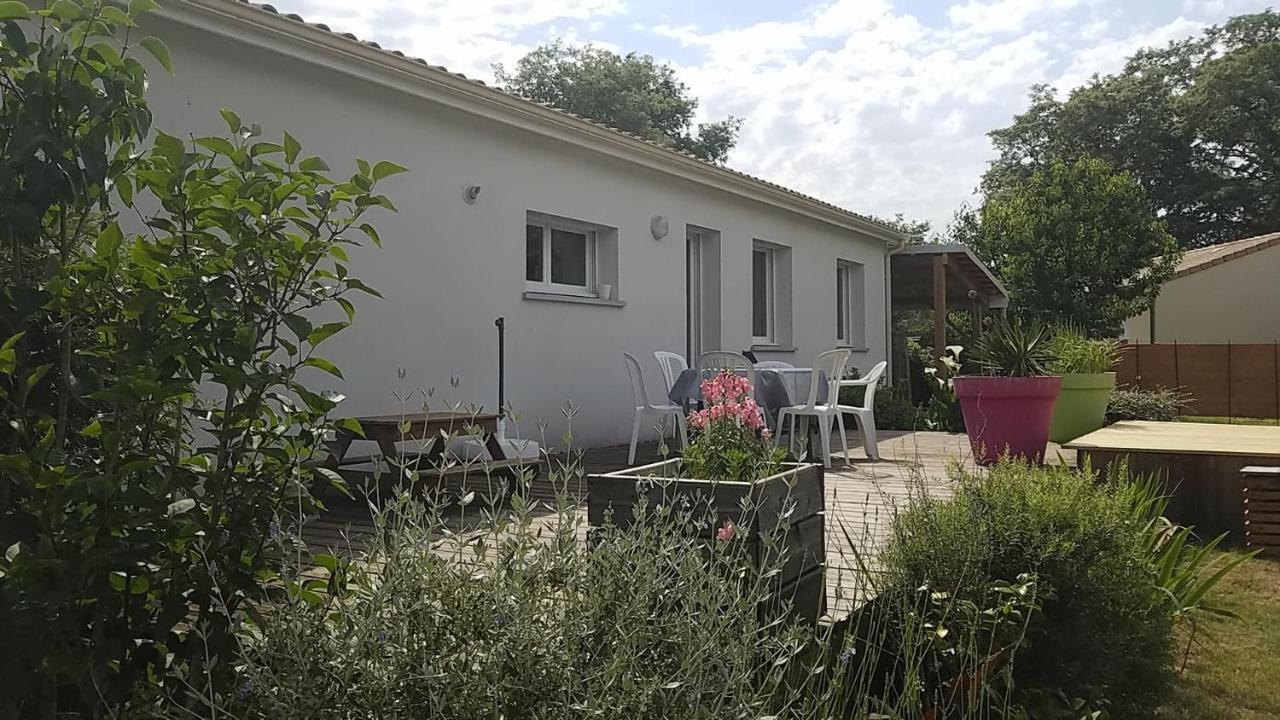 Maison Neuve Au Calme Avec Jardin Villa Gaillan-en-Medoc Exterior photo