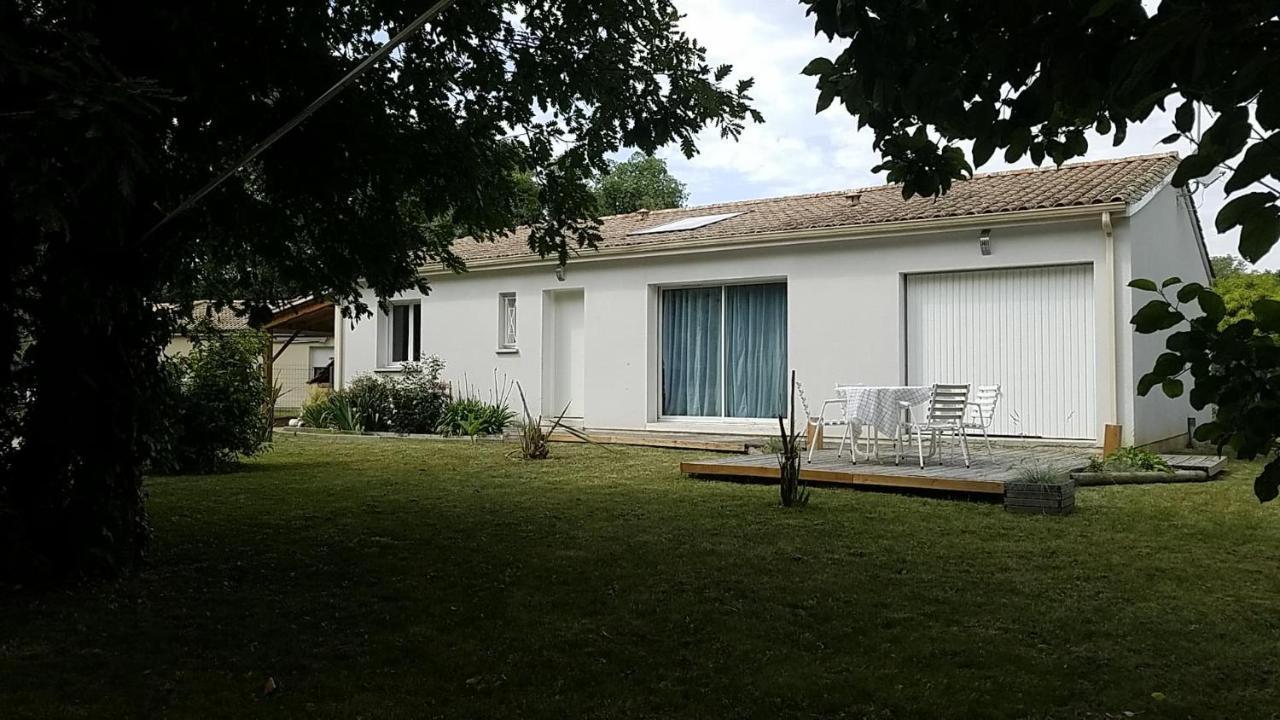 Maison Neuve Au Calme Avec Jardin Villa Gaillan-en-Medoc Exterior photo